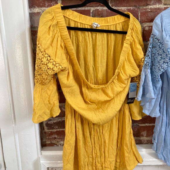 Set of 2 Hint of Blush Women’s Rompers (1 NWT) Size XL - Picture 2 of 8